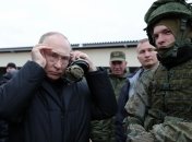 Одна из фотографий путина, где на его руке заметили следы от внутривенных уколов