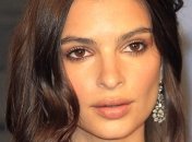 Эмили Ратаковски показала, как наносит свой ежедневный макияж