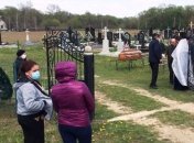 На Буковині померлих від коронавірусу братів поховали в одній могилі