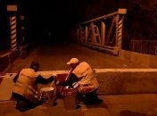 Карантинные меры: В Черновцах бетонными плитами заблокировали один из въездов в город (Фото)