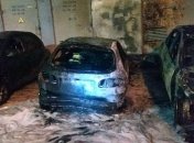 В Киеве сгорели сразу пять припаркованных автомобилей