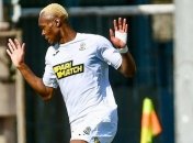 Нападающему "Динамо" сломали ногу во время матча (видео)