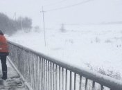 Снежная непогода: На Сумщине более суток бушует метель