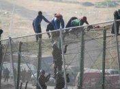 Мигранты повторили массовый прорыв в автономный город Испании 