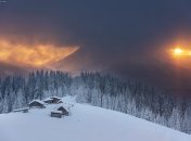 Засніжені Карпати зачаровують своєю красою