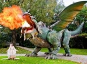 Самый большой в мире робот - огнедышащий дракон Tradinno (Видео)