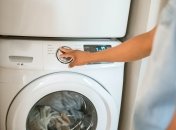 Всего один ингредиент способен устранить неприятный запах из машинки