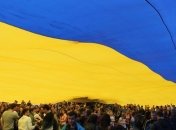 В Луцке развернули самый большой в мире флаг Украины