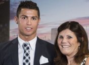 Мать Роналду требует от сына возвращения в "Манчестер Юнайтед" 