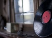 Музыка в офисе способна улучшить производительность работников