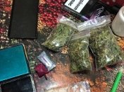 Полиция задержала "закладчиков": наркотики продавали через интернет (Фото)