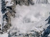 Украинцев предупреждают о повышенной лавиноопасности в Карпатах 