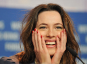 Актриса Ребекка Холл впервые станет матерью