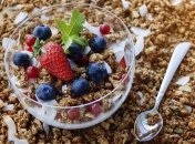 Лікарі назвали 5 причин починати день з вівсянки