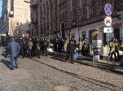В Киеве начались столкновения между протестующими и полицией