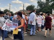 На Харьковщине медики перекрыли киевскую трассу из-за трехмесячной задолженности по зарплате (фото)