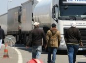 Сотни мигрантов две ночи штурмуют тоннель под Ла-Маншем (Видео)