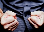 На Хмельнитчине пьяный любитель русского шансона искалечил военного пенсионера: полиция молчала пять дней