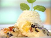 Фруктовый десертный рулет со сливками