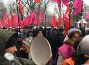 В Киеве митингуют у здания Рады за повышение соцстандартов