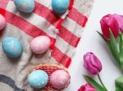 Всего 2 ингредиента и 10 минут: Татьяна Литвинова рассказала, как быстро покрасить яйца на Пасху