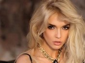 Эрика Герцег показала подарок от тайного поклонника