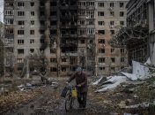 Окупанти масово атакують місто