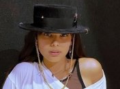 Зухвала і грайлива: Мішель Андраде прикрасила обкладинку чоловічого глянцю (Фото)