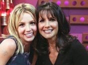 Мама Бритни Спирс обратилась в суд, чтобы выяснить, почему ее дочь держали в психбольнице