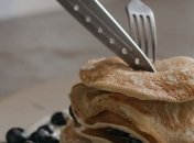 Можно смело добавлять себе на завтрак: диетолог рассказал, как приготовить несладкие гречневые блины 