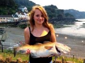 Дельфин проявил чувства к человеку