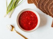 Смак і колір борщу здатний підкреслити оцет