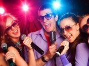 Доказано, что петь в караоке - очень полезно