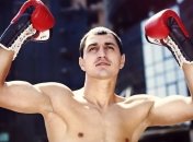 Украинский боксер Виктор Постол нокаутировал Сельджука Айдына