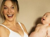 Первая водная прогулка: Василиса Фролова прокатилась с малышом на катере (фото, видео)