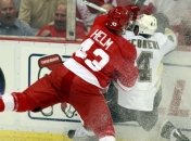 Хоккеист "Питтсбурга" рассек губу одноклубнику