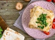 Пирог получается сочным и нежным