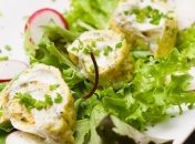 Рецепт дня: рулет из омлета с зеленью и сыром