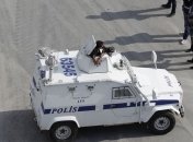 Полиция продолжает по всему периметру блокировать площадь Таксим