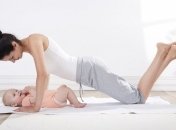 Худеем после родов: 5 упражнений для фитнеса с ребенком