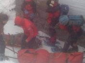 Спасатели начали транспортировку с горы Поп Иван двух пострадавших туристов