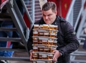 Болельщик с пивом вмиг прославился в сети