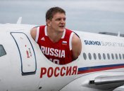 Российский баскетболист не поместился в SSJ-100