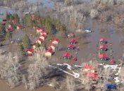 Тысячи домов ушли под воду из-за прорыва дамбы