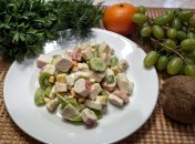 Апетитний салат з виноградом