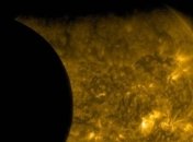 NASA продемонстрировало видео перемещения Луны по солнечному диску