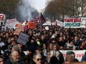 Пенсионная реформа и массовая забастовка: премьер Франции готов к уступкам 