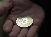 Курс Bitcoin существенно обвалился из-за сбоев в работе бирж