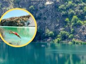 Вода у кар'єрі кришталево чиста і має бірюзовий відтінок