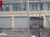 В Киеве женщина разбилась, выпав из окна больницы: в сети обсуждают жуткую теорию про COVID-19